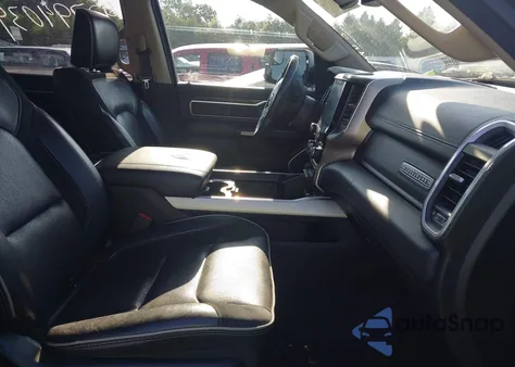 2019 Ram 1500 Laramie 4X4 5'7 Box z USA, uszkodzony, nr VIN 1C6SRFJT3KN546430